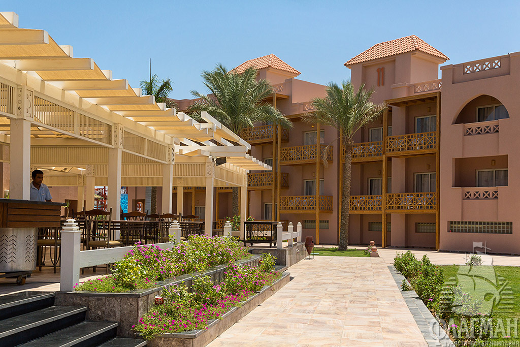 World resort 4. Aqua Blue Resort 4 Хургада. Pickalbatros Aqua Blue Resort 4* город. Albatros Aqua Blu Hurghada (ex. Sea World Resort) 4*. Хургада . Отель пик Альбатрос Аква Блю спутниковый снимок.