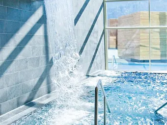 Отель TAUERN SPA ZELL AM SEE-KAPRUN HOTEL 4+*