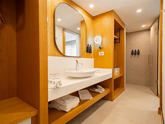 THE NORM COLLECTION DOOR'A 5*