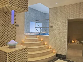 Отель DOUBLETREE BY HILTON RESORT & SPA MARJAN ISLAND 5*