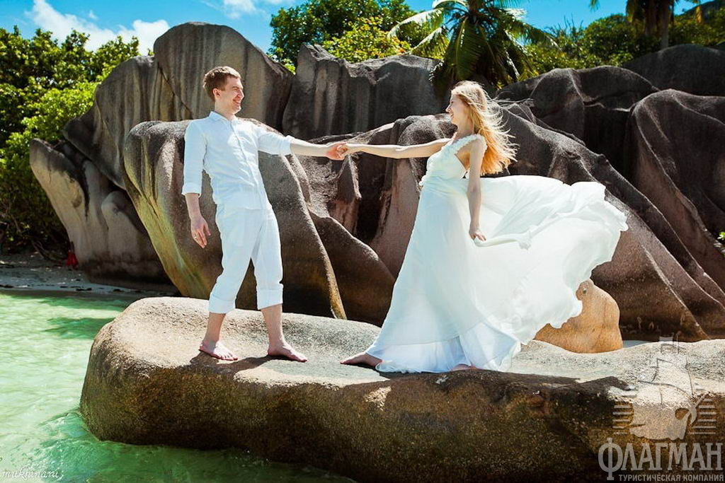 Свадебное фото на сейшельском пляже