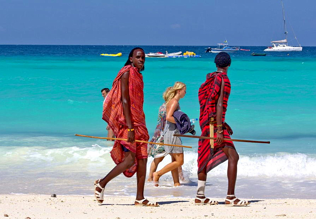 Масаи ещё одна фишка Занзибара, привлекающая европейских ;-)туристок