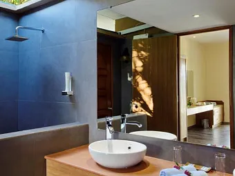 Отель ERIYADU ISLAND RESORT 4*