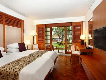 Отель NUSA DUA BEACH HOTEL & SPA 5*