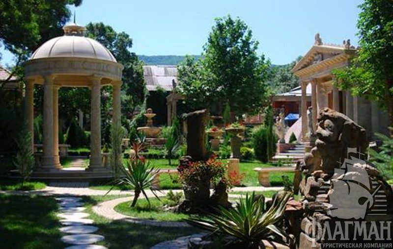  В селе Кабардинка скульптором А.И.Алексеевым создан удивительный Старый парк