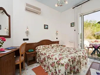 Отель GIARDINO DELLE NINFE E LA FENICE 3*