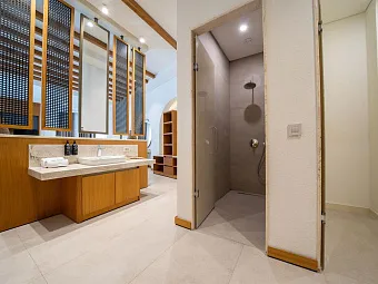 THE NORM COLLECTION DOOR'A 5*