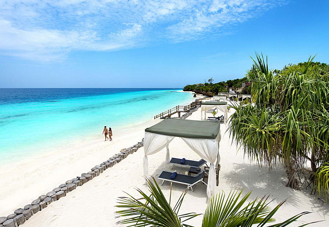 Пляжи около Нунгви и Кендвы это белоснежный, мелкий, как пудра песок и невероятной красоты океан.