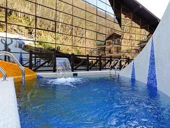 VILLA ADRIANO 4*