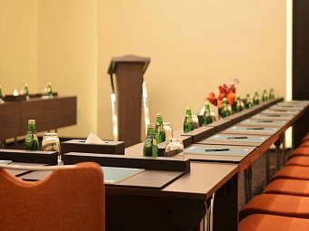 Отель COSMOPOLITAN HOTEL 4*