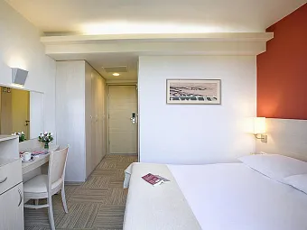 VALAMAR CRYSTAL 4*
