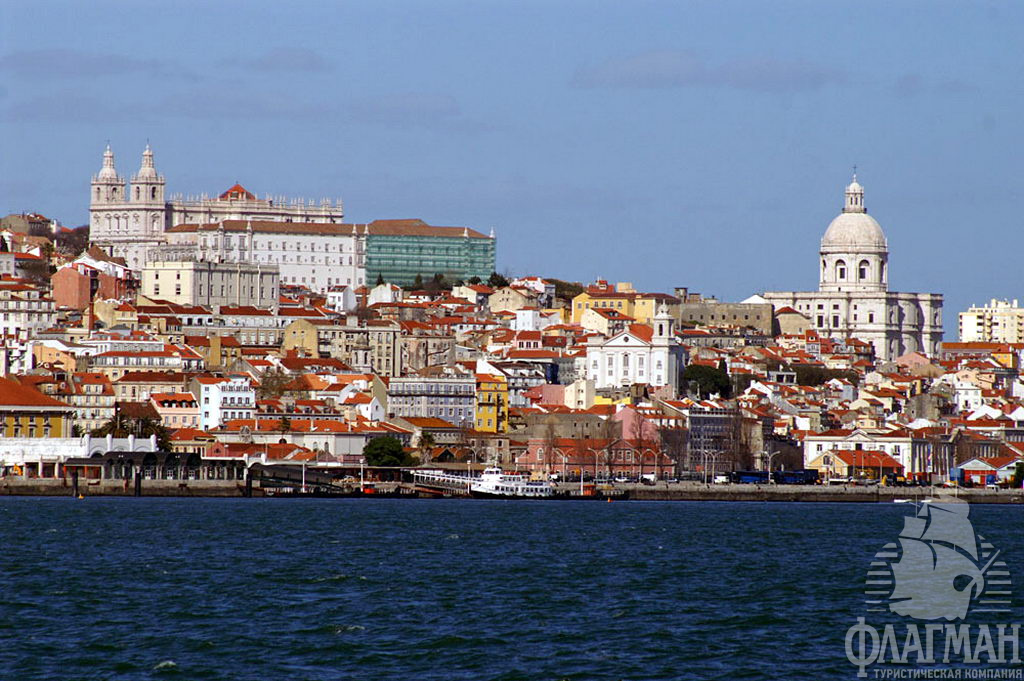 Столица Португалии со стороны океана.