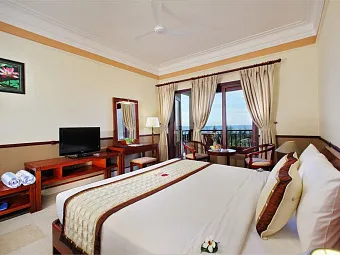 Отель GOLDEN COAST RESORT & SPA 4*