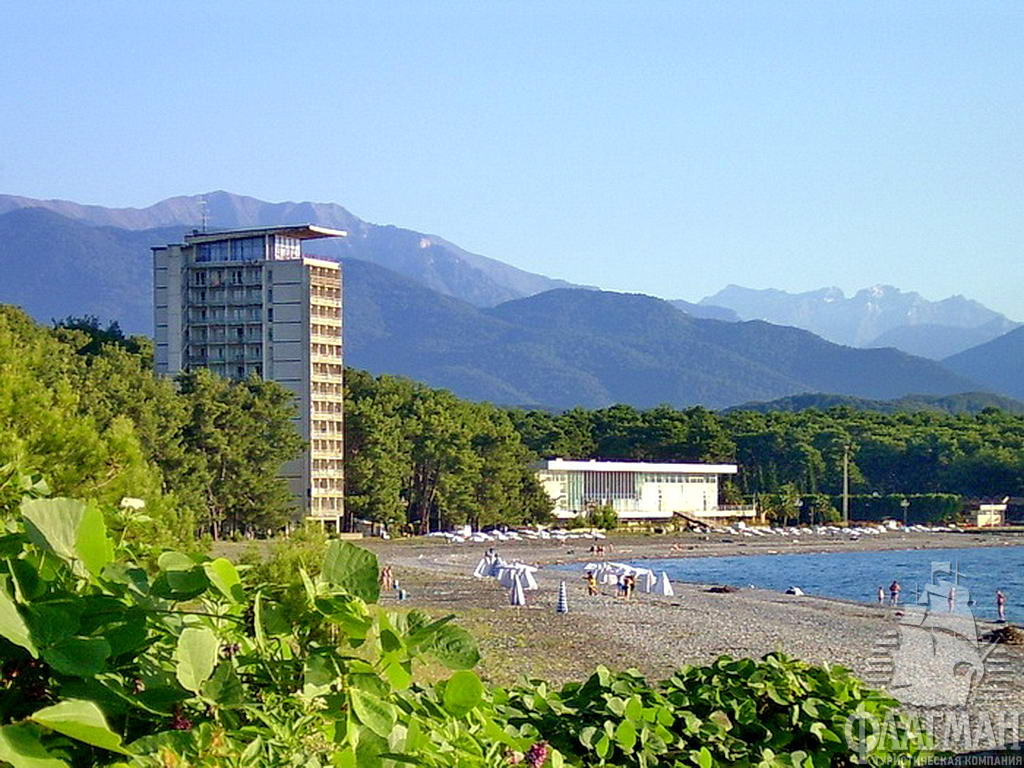 Один из корпусов пансионата Пицунда