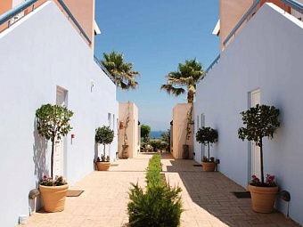 AITHRIO HOTEL 2+*