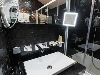 Отель VILLA ADRIANO 4*