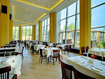 LES Art Resort 4*