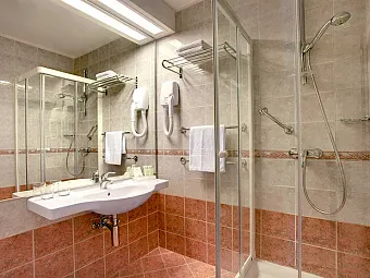 VALAMAR CRYSTAL 4*