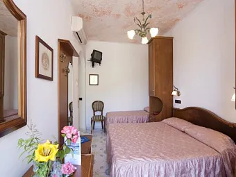 Отель GIARDINO DELLE NINFE E LA FENICE 3*