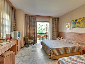  CLUB HOTEL PHASELIS ROSE 5*. Junior suite.