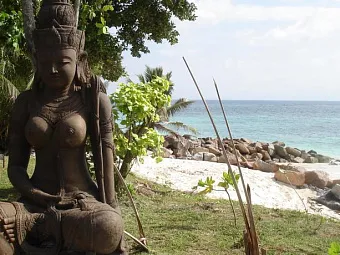 Отель CASTELLO BEACH PRASLIN 4*