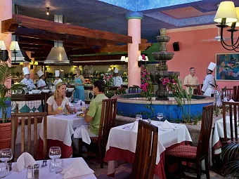 Ресторан в отеле SANDOS PLAYACAR BEACH RESORT 5*