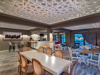 Lobby Bar