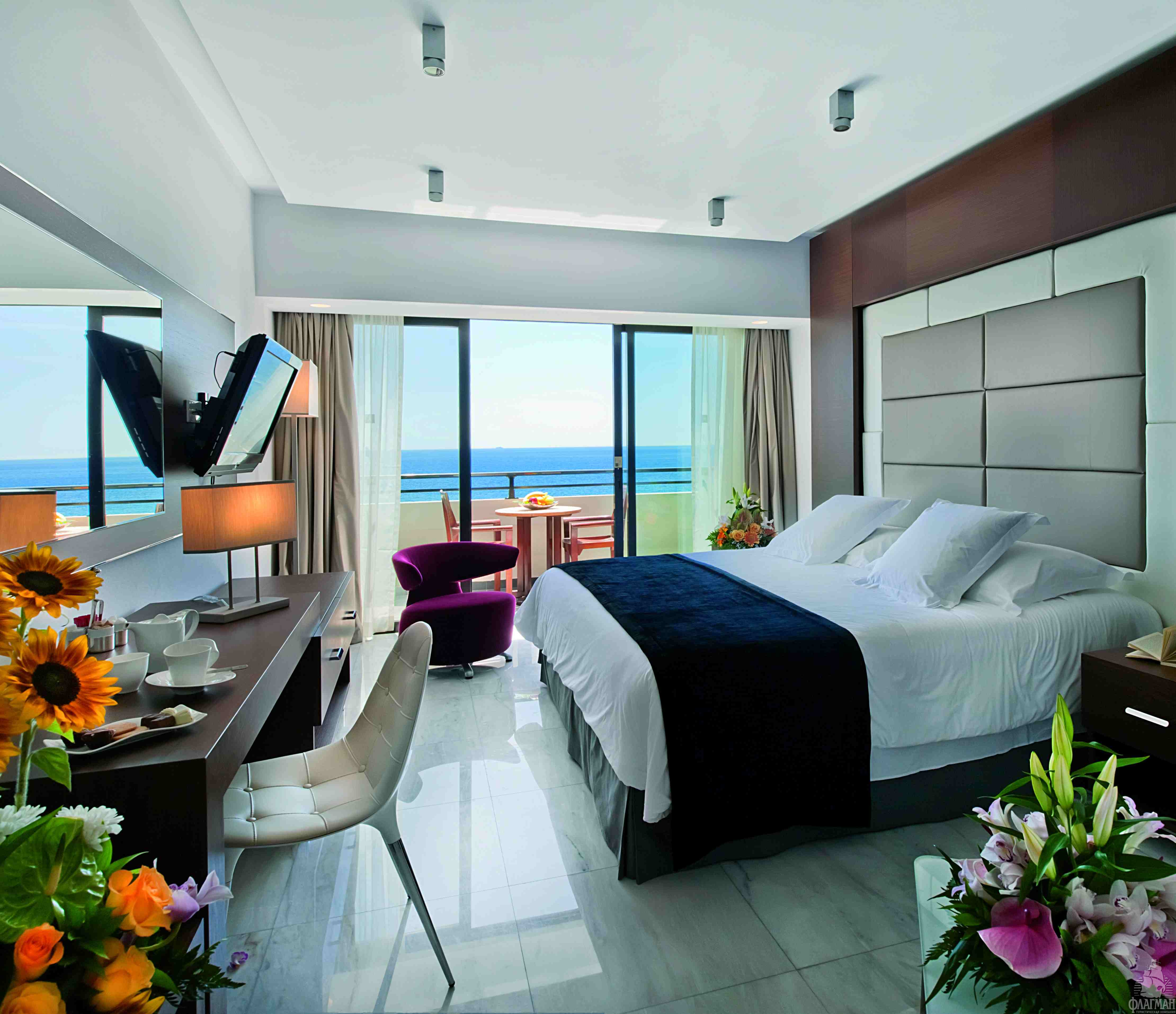 Топ 5 отелей. Аматус Лимассол. Amathus Beach Hotel Limassol. Номер с видом на море. Гостиничный номер с видом на море.