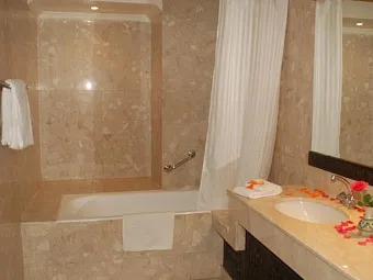 Отель TULIP INN OASIS 4*