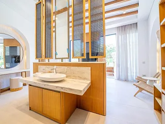 THE NORM COLLECTION DOOR'A 5*