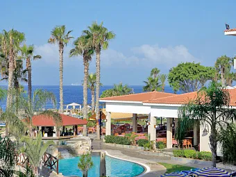Вид на море и бассейн отеля  SENTIDO (EX.CYPROTEL) CYPRIA BAY 4*