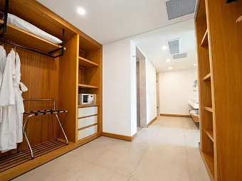 THE NORM COLLECTION DOOR'A 5*