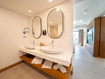 THE NORM COLLECTION DOOR'A 5*