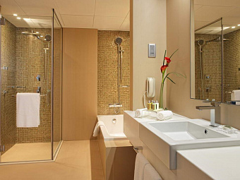 Отель COSMOPOLITAN HOTEL 4*
