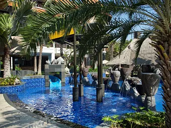Отель HOLIDAY INN RESORT BALI BENOA 5*