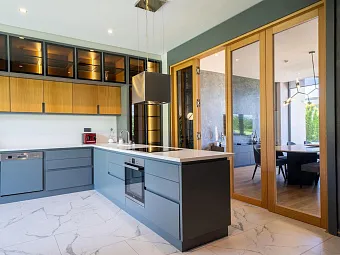 THE NORM COLLECTION DOOR'A 5*