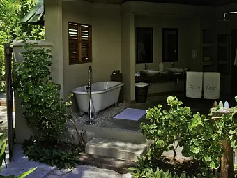 Отель DENIS PRIVATE ISLAND 4*