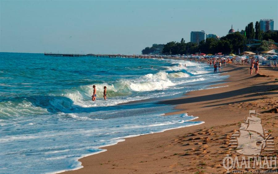 Песчаный пляж Золотые пески