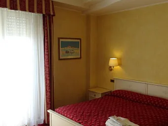 Отель IMPERIAL BEACH 4*