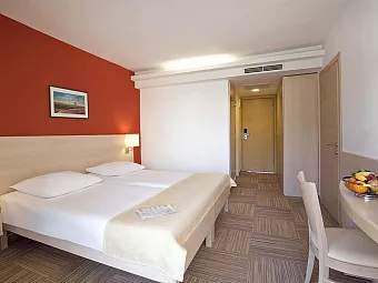 VALAMAR CRYSTAL 4*