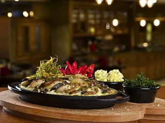 Отель DOUBLETREE BY HILTON RESORT & SPA MARJAN ISLAND 5*