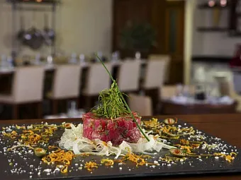 Отель DOUBLETREE BY HILTON RESORT & SPA MARJAN ISLAND 5*