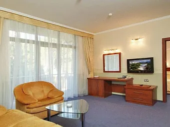 Краснодарский край. Геленджик. Отель ПРИМОРЬЕ 4*. 2-х местный 2-х комнатный люкс