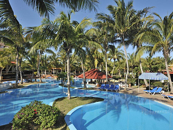 Территория отеля SOL SIRENAS CORAL 4*