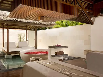 Отель NUSA DUA BEACH HOTEL & SPA 5*