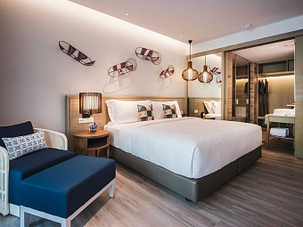 Deluxe Pool Access Room
