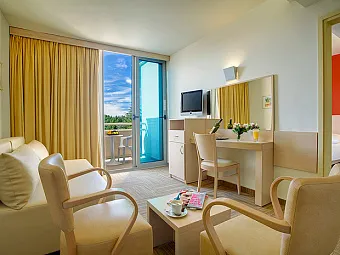 VALAMAR CRYSTAL 4*