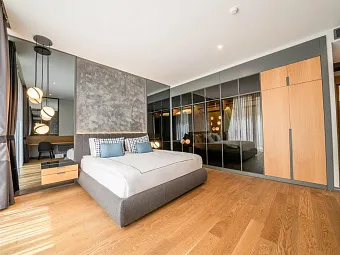 THE NORM COLLECTION DOOR'A 5*