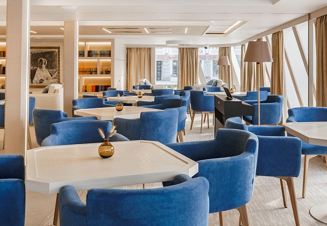 Теплоход "Мустай Карим"