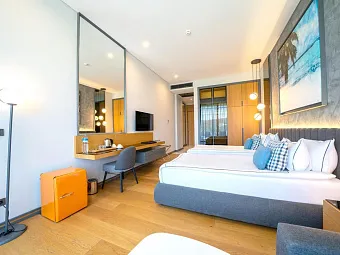 THE NORM COLLECTION DOOR'A 5*